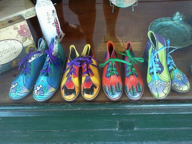 [2011%2520Aug%252010%2520painted%2520shoes%255B3%255D.jpg]