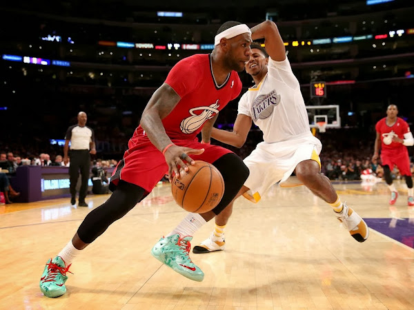 James Unwraps Christmas LeBron 11 Shoes in Win Over Lakers