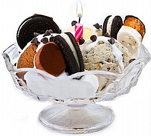 Swensens Ice Cream Sundae Cozy Fireplace Choc Chip, Marshmallow, Oreo cookie, cream, vanilla, chocolate, cookies and cream ice cream banana