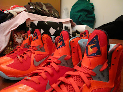 Your Nike LeBron 9 Galaxy Will Glow in the Dark! nike lebron 9 gr galaxy allstar 5 04 Your Nike LeBron 9 Galaxy Will Glow in the Dark!