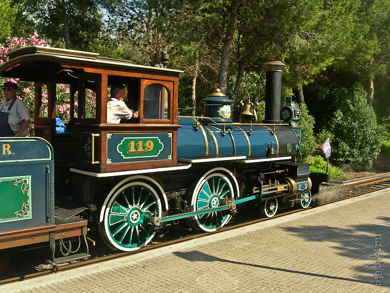 41. Порт Авентура. Port Aventura. Salou. Costa Dorada. Spain. Паровозик симпатичный и стиль выдержан. 41. Порт Авентура. Port Aventura. Salou. Costa Dorada. Spain. Паровозик симпатичный и стиль выдержан.