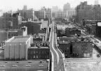 La primera sección de High Line fue abierta el 9 de junio de 2009. Funciona de la calle de Gansevoort a la 20 del oeste. La segunda sección, funciona entre las calles 20 y 30 del oeste , abiertas el 8 de junio de 2011.