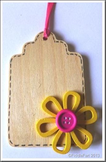 [simple%2520wooden%2520gift%2520tag%2520with%2520wooden%2520flower%2520embellishment%255B3%255D.png]