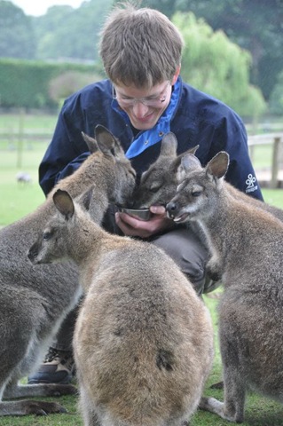 [Paul%2520feeding%2520Wallabies%2520%2528resized%2529%2520DSC_1065%255B7%255D.jpg]