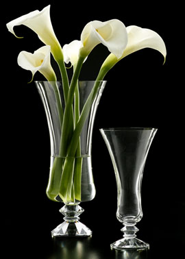 Crystal Pedestal Trumpet Vase. (jamaligarden.com)