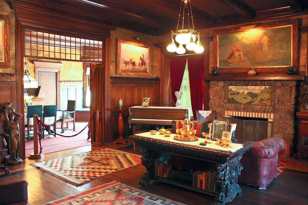 [Pawnee%2520Bill%2520Ranch%2520and%2520Museum.fine%2520living%2520room%255B5%255D.jpg]