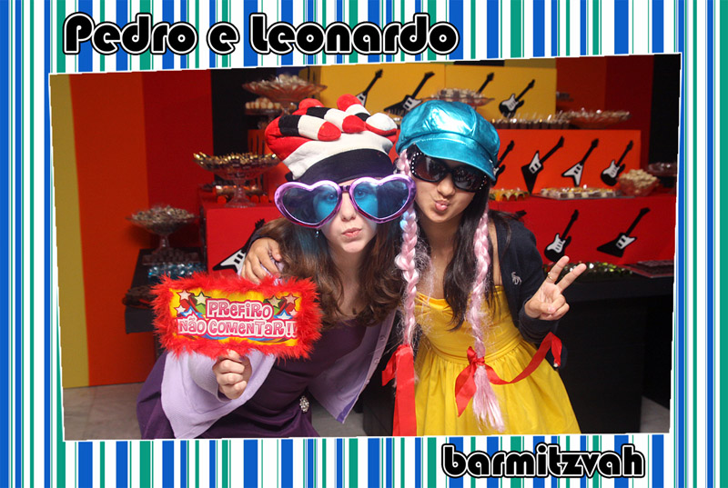 Fotos de Pedro e Leonardo - 10.12.11. Foto numero 19 da Social Click Fotografia Digital, do Rio de Janeiro, RJ, que faz fotos divertidas, fotos malucas, fotos com fantasias, fotos na hora, fotografia maluca, fotografia divertida com molduras personalizadas. sinagoga ari roberto cohen foto divertida victor miguel v&v camarim movel digital brinde fotos divertidas malucas maluca animadas animado debutantes aniversario de 15 anos fotografia animada festas casamento