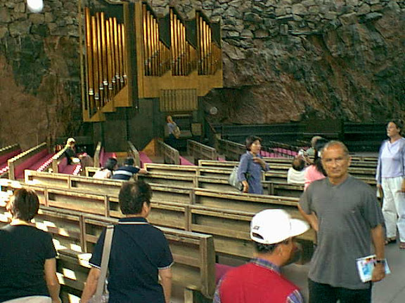 Indoor view of Temppelinaukio church
