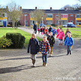 Groep 3 Groen van Prinsterer deelt paaspakketten Riki stichting uit in Clockstede - Foto's Harry W. Groep 3 Groen van Prinsterer deelt paaspakketten Riki stichting uit in Clockstede - Foto's Harry W.