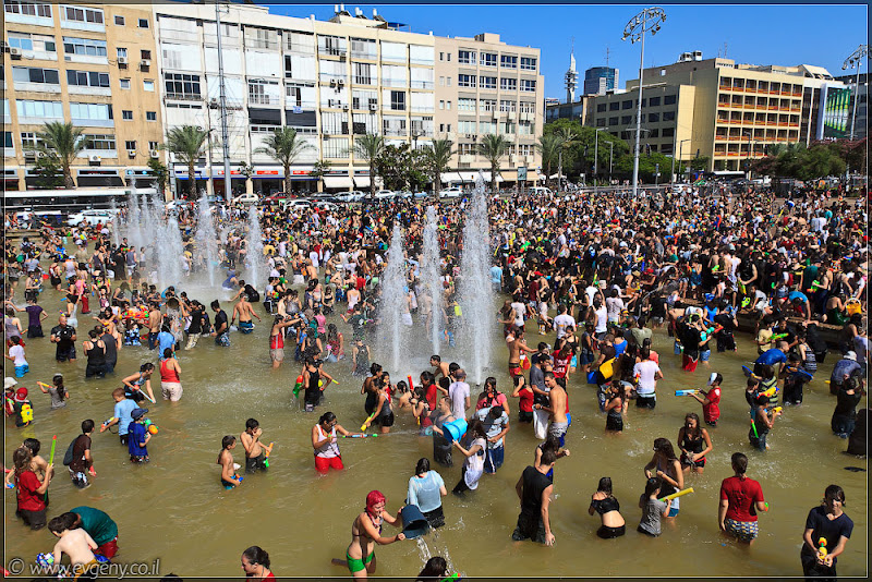 il/Настоящее мочилово в центре Тель Авива (20110701 ta water war 076 6853)