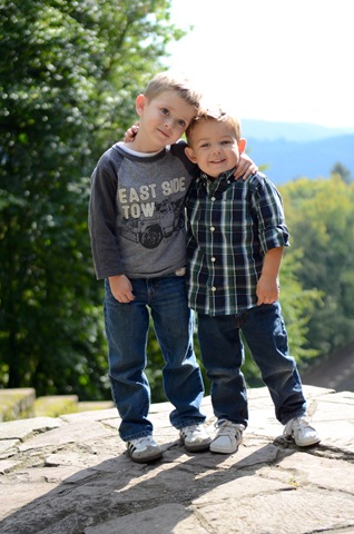 [boys%2520hug2%255B4%255D.jpg]