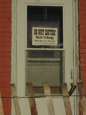 Many signs posted by police say "Do Not Enter - Unsafe to Occupy - Building Dep't, City of Washington - Unlawful to remove without written permission of Building Official" (Ben Stanton/KCII)