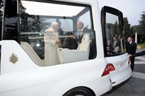 Mercedes-ML-PopeMobile-5