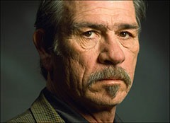 Tommy Lee Jones rendezi a Cowboyok remake-et Tommy Lee Jones rendezi a Cowboyok remake-et