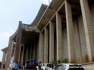 Une vue du bâtiment administratif de l’Université de Kinshasa(Unikin). Radio Okapi/ Ph. John Bompengo