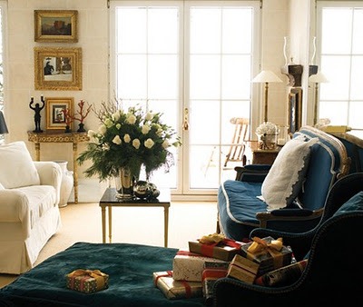 [habitually%2520chic%2520living%2520room%2520with%2520white%2520flowers%2520and%2520evergreens%255B4%255D.jpg]