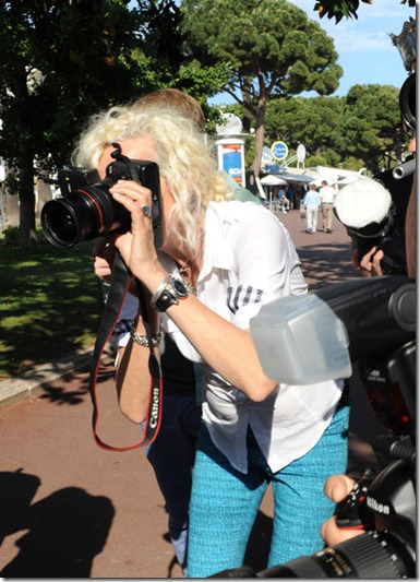 Paris Hilton seen posing famous photographer GnMHMQaDrGLl Paris Hilton seen posing famous photographer GnMHMQaDrGLl
