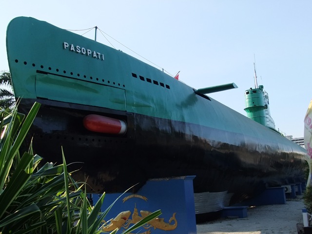 [Submarine_Monument_Surabaya_3%255B3%255D.jpg]