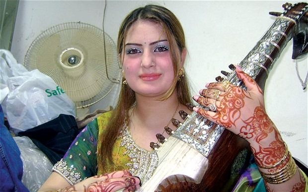 [Pakistan_singer_Ghazala_Javed_still%255B2%255D.jpg]