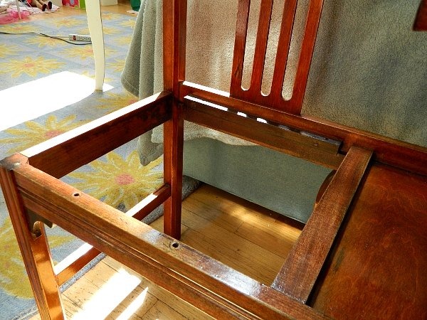 [telephone_table_broken_seat%255B3%255D.jpg]