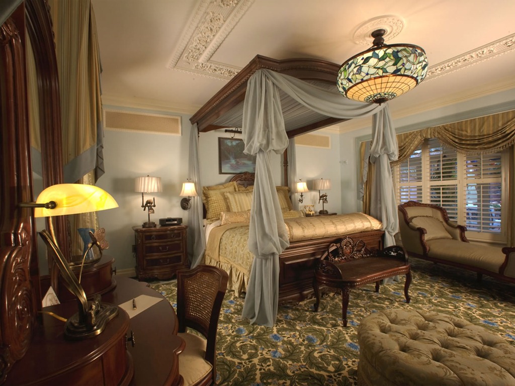 [DreamSuiteMasterBedroom1_Disney%255B4%255D.jpg]