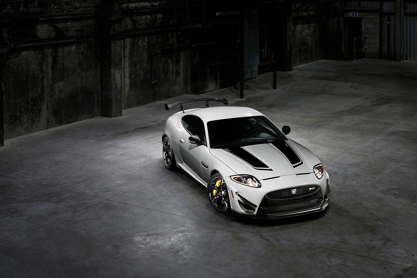 Jaguar-XKR-S-GT-4%5B3%5D.jpg