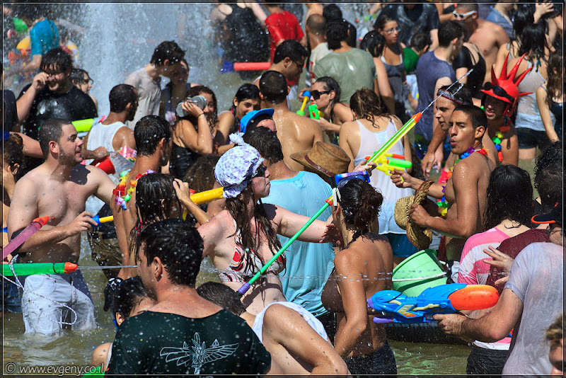 il/Настоящее мочилово в центре Тель Авива (20110701 ta water war 068 6830)