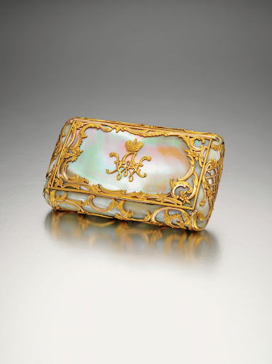 A rare cigarette case of mother-of-pearl and gold, made by Michael Perkhin in 1890. The initials A rare cigarette case of mother-of-pearl and gold, made by Michael Perkhin in 1890. The initials