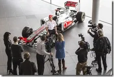 Sergio Perez nella sede della McLaren