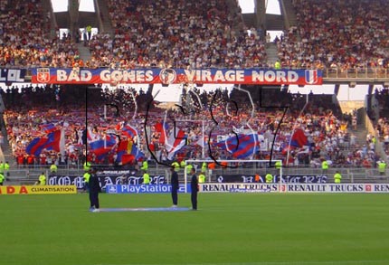 2003-08-09_lyon-monaco_drapeaux_n_cp.JPG