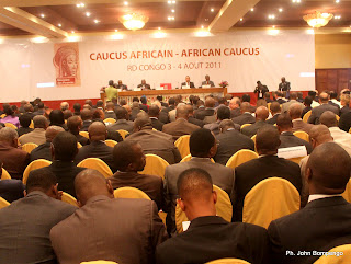 Des participants au Caucus africain lors de son ouverture au salon Congo du Grand Hôtel Kinshasa, le 03/08/2011. Radio Okapi/ Ph. John Bompengo