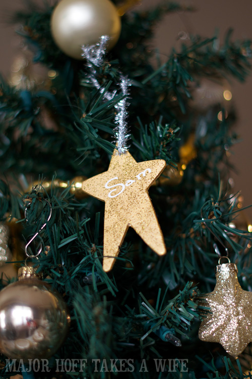 Homemade Christmas Gifts - Personalized homemade Christmas Ornaments. Looking for homemade Christmas gifts? Look no further than these homemade Christmas ornaments. Use them as tree decorations, to grace your holiday table, or for fun tags to gifts! The ideas and endless and your friends and family will love these glittery stars personalized just for them! Homemade Christmas Gifts Personalized homemade Christmas Ornaments. Looking for homemade Christmas gifts? Look no further than these homemade Christmas ornaments. Use them as tree decorations, to grace your holiday table, or for fun tags to gifts! The ideas and endless and your friends and family will love these glittery stars personalized just for them!