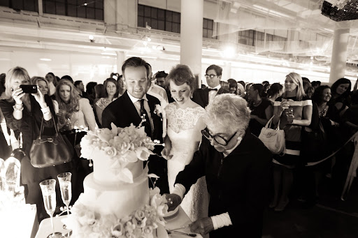 New York cake baker Sylvia Weinstock came to cut the cake she created for the couple with a Martha Stewart cake knife.