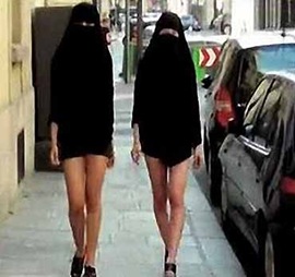 Due niqabitch islamiche a Parigi