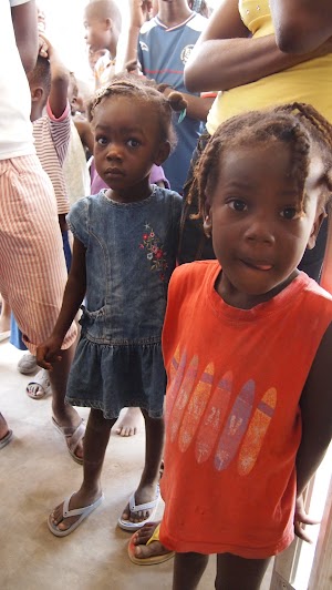 Dentist group in Haiti - Picture taken by Evan Bartlett