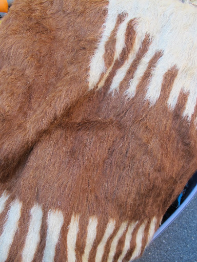 Love the rustic feeling of this blanket.