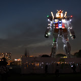 Gundam statue in Odaiba, from pinktentacle.com