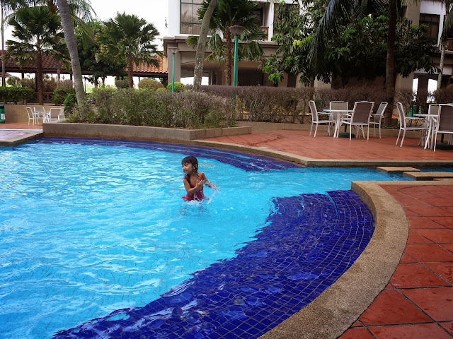 Ikut Hubby Kursus di Mahkota Hotel Melaka Ikut Hubby Kursus di Mahkota Hotel Melaka, family, Claypot Asam Pedas, Playroom, Swimming pool