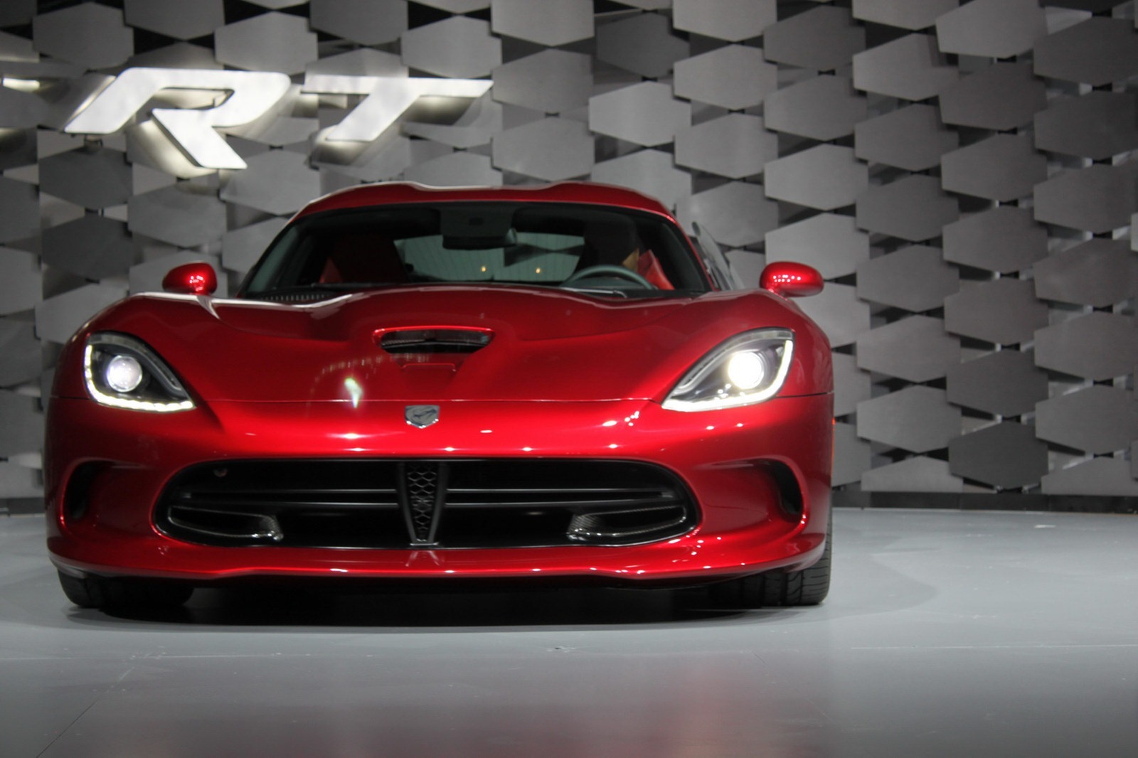 [2013-SRT-Viper-12_1%255B2%255D%255B2%255D.jpg]