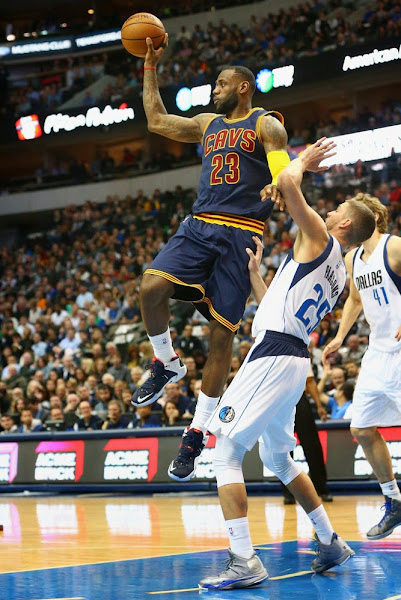 Headbandless LeBron Debuts New LeBron 12 Cavs Alternate PE