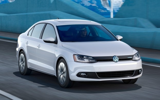 [2013-Volkswagen-Jetta-Hybrid-front-three-quarter%255B3%255D.jpg]