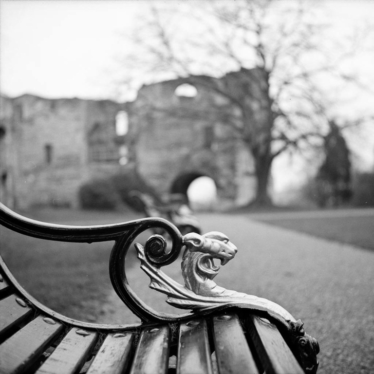 [Newark-Castle-Benches%255B3%255D.jpg]
