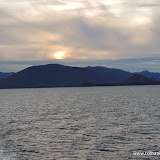 Novo pôr-do-sol na balsa para Ketchikan, Alaska, EUA