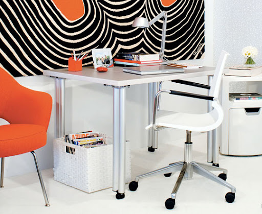 For an ultra-mod look, keep whites bold and lines graphic. Mixing in oranges and blacks to a very clean canvas will ensure bursts of color. (http://www.apartmenttherapy.com/)