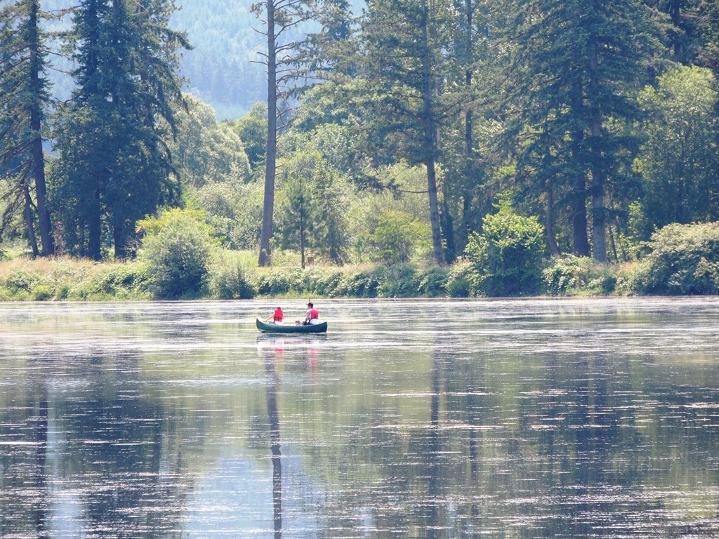 [canoeist-on-cheadle-lake3.jpg]