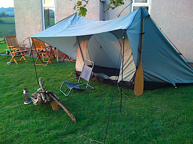 2minutes later it's up and looking good for a modern, small-scale 'campfire tent'!!