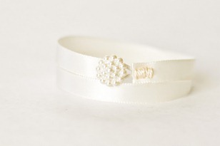diy pearly white bracelet