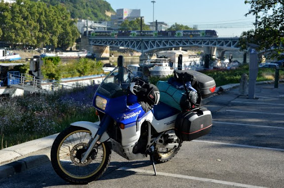 ... inizia un'altra giornata per la mia Transalp ..