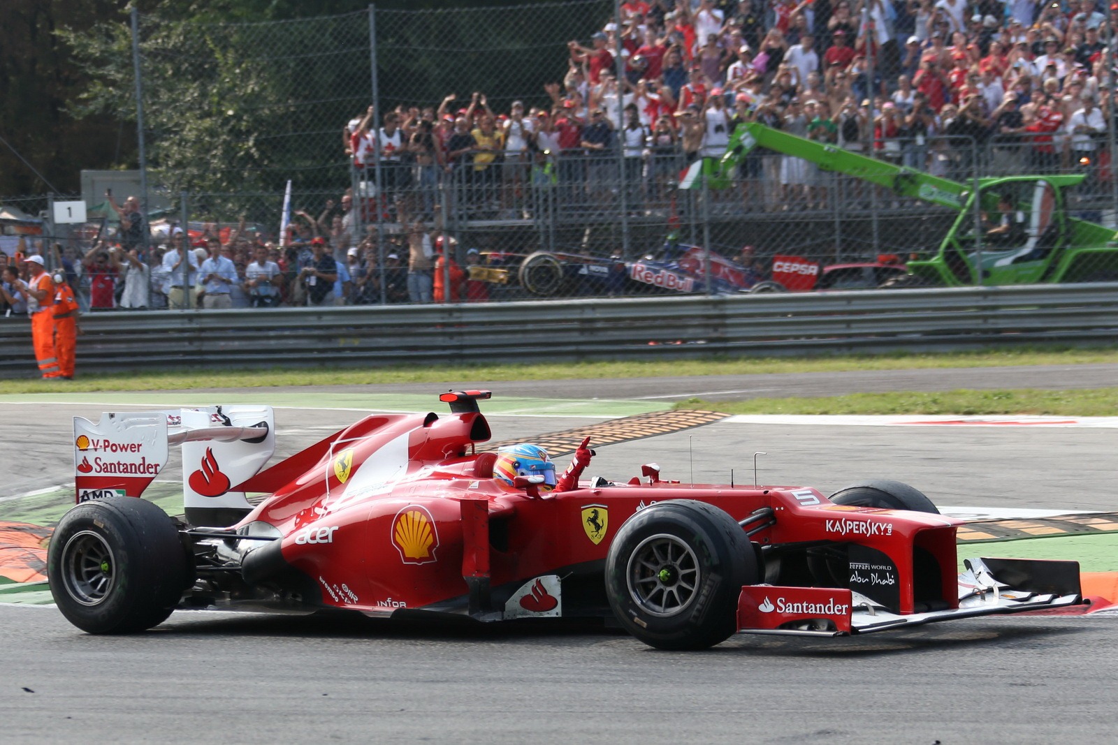 [F1-Italy-Ferrari-Alonso-1%255B3%255D.jpg]