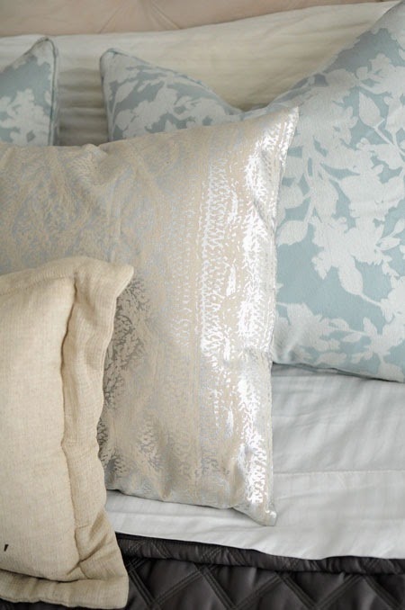 Budget master bedroom makeover via MonicaWantsIt.com #diy #home Budget master bedroom makeover via MonicaWantsIt.com #diy #home